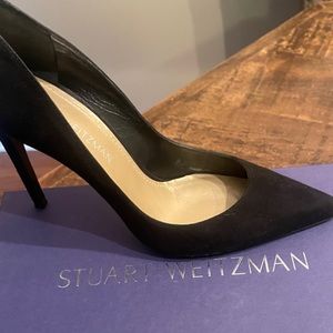SOLD!!!!! Stuart Weitzman black pump.